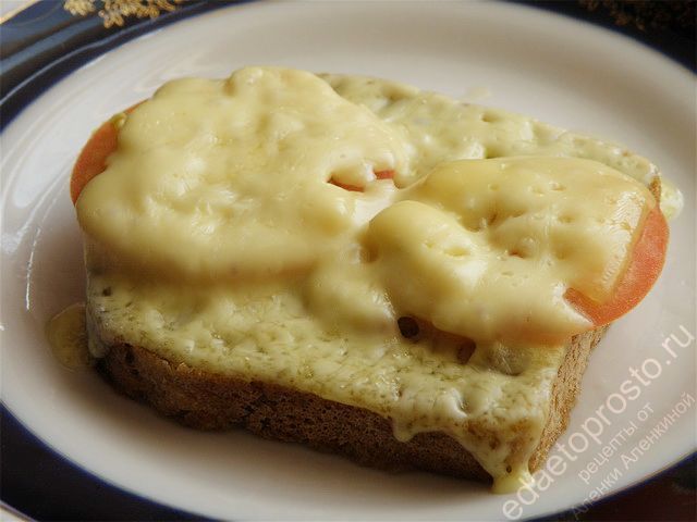 горячий бутерброд с сыром фото