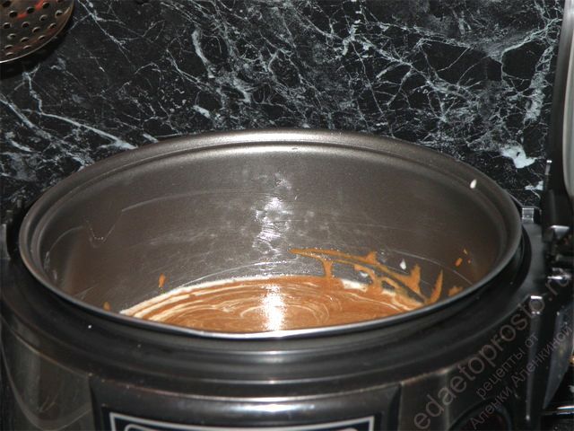 Чашу с тестом ставим в мультиварку, пошаговое фото приготовления мраморного кекса