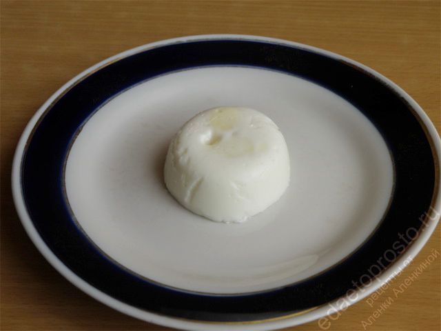 Яйцо-пашот на тарелке