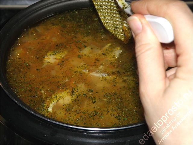 Куриный суп в мультиварке готовим дальше на выбранном режиме мультиварки