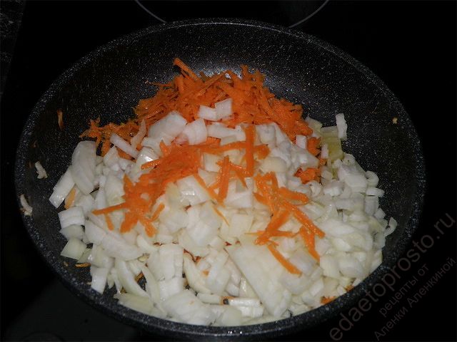 морковь пассеруем на сливочном масле