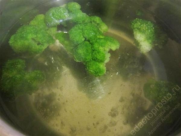 Замороженную брокколи промыть теплой водой