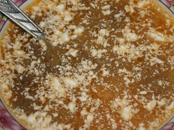 фото вкусного грибного супа из лесных грибов в тарелке