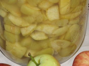фото вкусного варенья пятиминутка из яблок в банке
