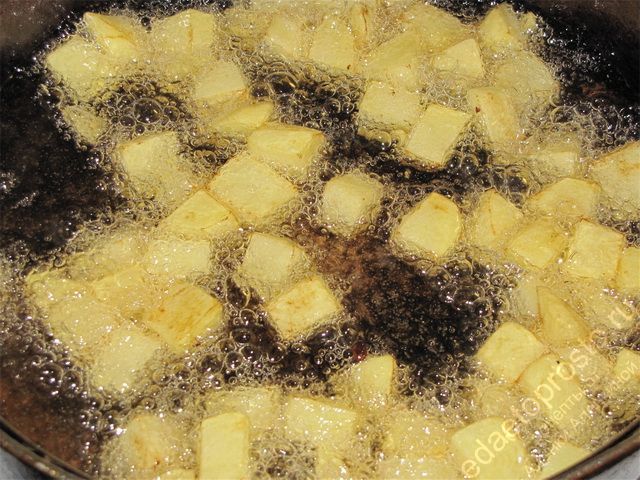 Обжарить картофель