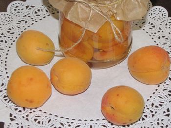 вкусные абрикосы в сиропе в банках на зиму