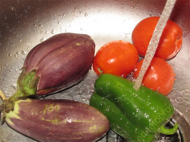 Тщательно промыть овощи