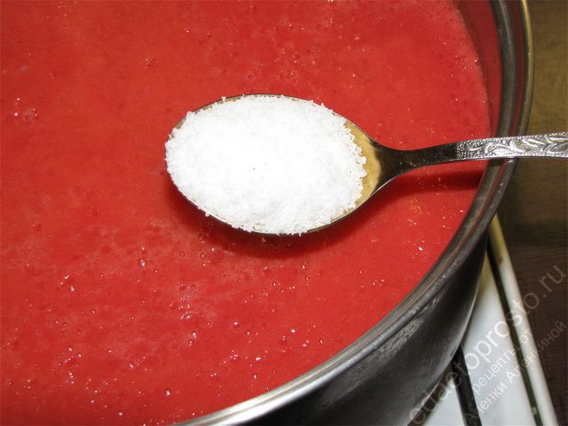 Добавить в кастрюлю необходимое количество соли