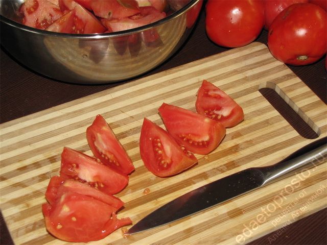 Порезать чистые помидоры