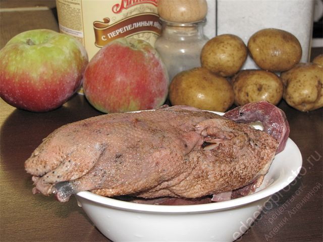 фото ингредиентов для приготовления запеченной утки с яблоками в духовке