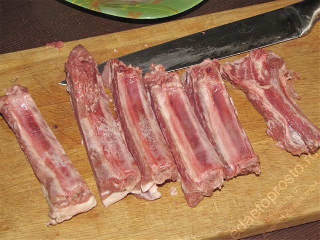 Разрезать мясо вдоль ребер