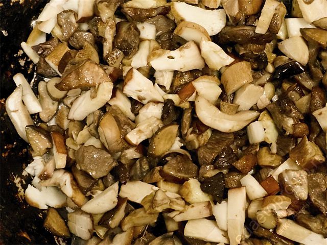 смесь подберезовиков, подосиновиков и белых грибов