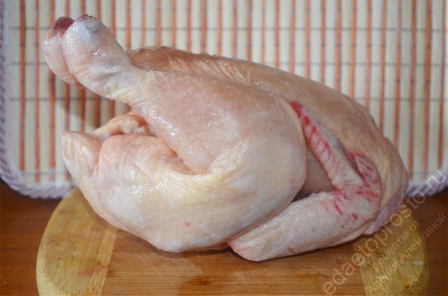 для сациви из курицы хватит одного цыпленка, весом чуть больше килограмма