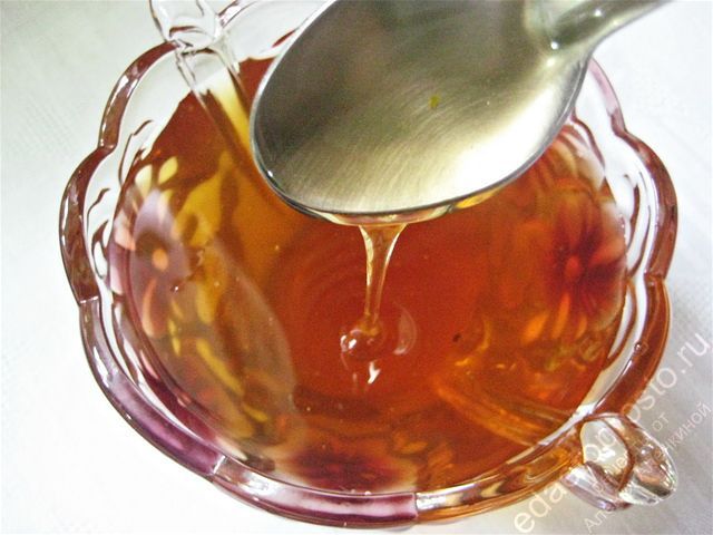 Варенье должно получиться янтарного цвета по консистенции напоминающее жидкий мед, фото варенья из одуванчиков