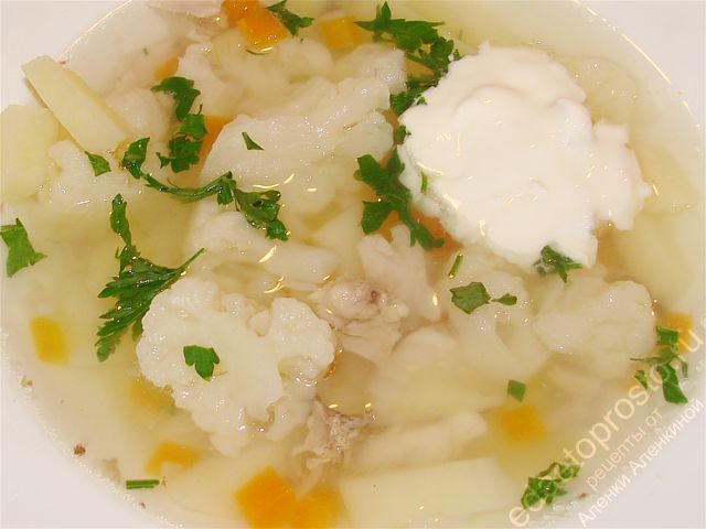 Суп из цветной капусты готов, можно разливать по тарелкам, фото