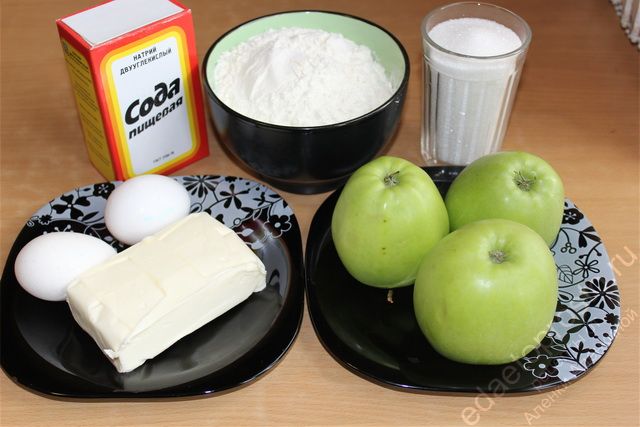 фото исходных  продуктов для песочного пирога с яблоками
