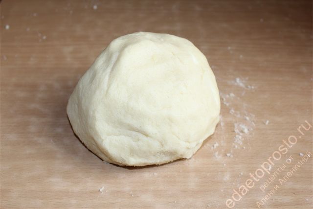 Замесить песочное тесто, пошаговое фото  приготовления пирога с яблоками из песочного теста