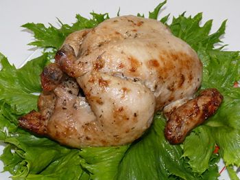 фото вкусной курицы-гриль в домашних условиях на тарелке