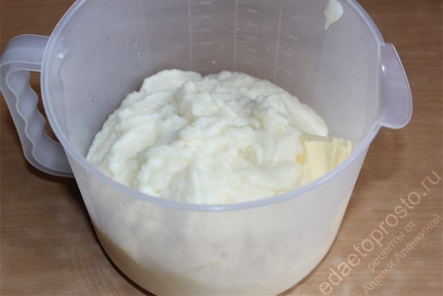 Теперь добавить остывший заварной крем, пошаговое фото приготовления торта с желе и фруктами
