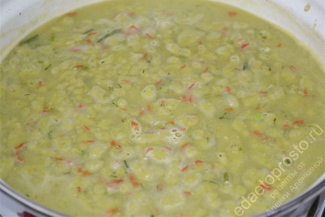 Залить смесь обратно в бульон, пошаговое фото  приготовления крем-супа из цветной капусты