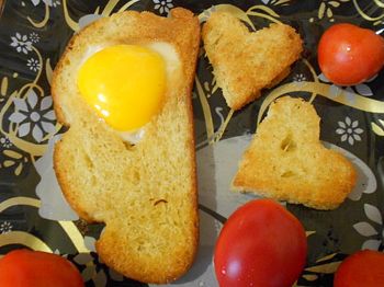 фото вкусной яичницы в хлебе фигурной формы
