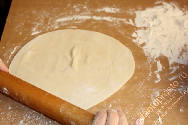 Раскатать тесто, толщиной в пару миллиметров