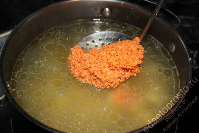 Картофель в супе варится после закипания воды 10-15 минут
