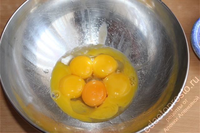 Яичные белки отделить о желтков