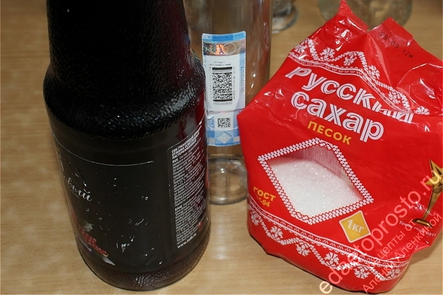 на фото ингредиенты для алкогольных напитков из черноплодной рябины на водке