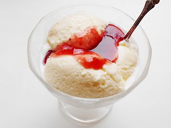 фото вкусного домашнего мороженого с вареньем