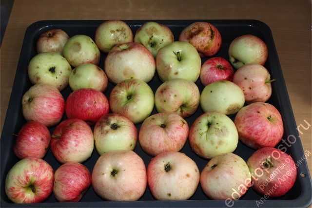 чистка яблок от шкурки и сердцевины