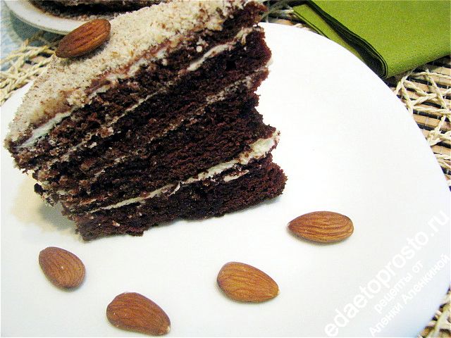 фото кусочка торта Черный принц на тарелке