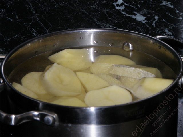 Поставим вариться картофель 