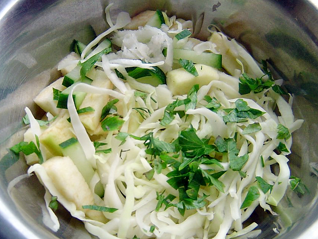 фото салата с картошкой и редькой в миске