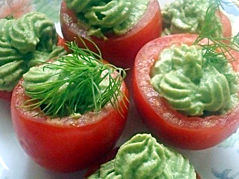 фото заставка к рецепту помидоров с кремом из авокадо