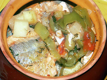 фото заставка к рецепту тушеной в горшочке рыбы